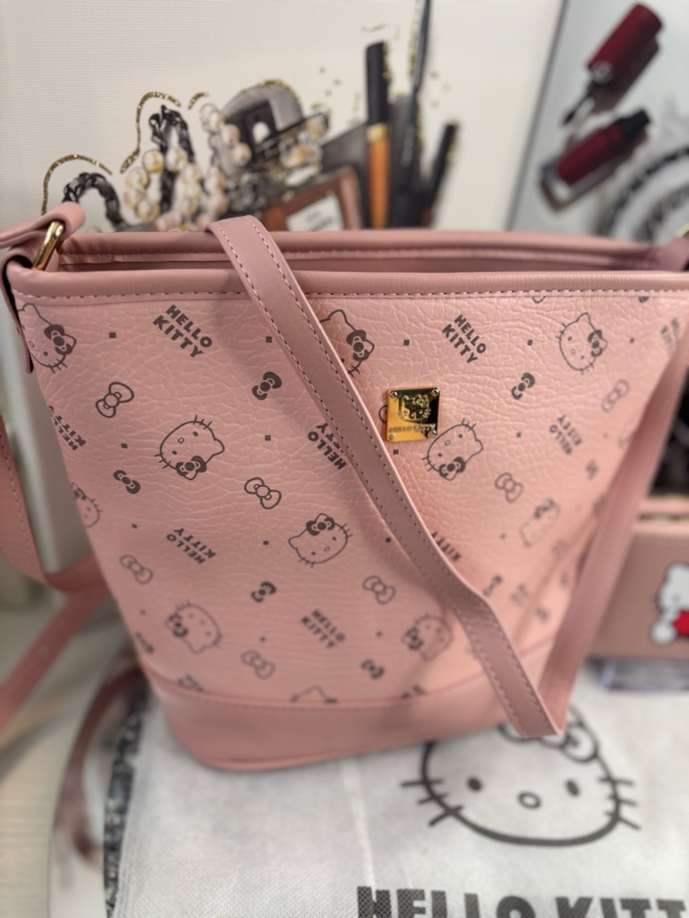 Hello Kitty Pink Crossbody Bag with Matching Wallet Set - Picture 4 of 9